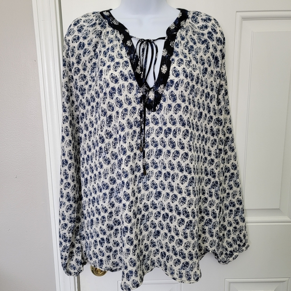 WAYF Blue White Floral Tie Front Boho Blouse Long Sleeve Flowy Size Medium